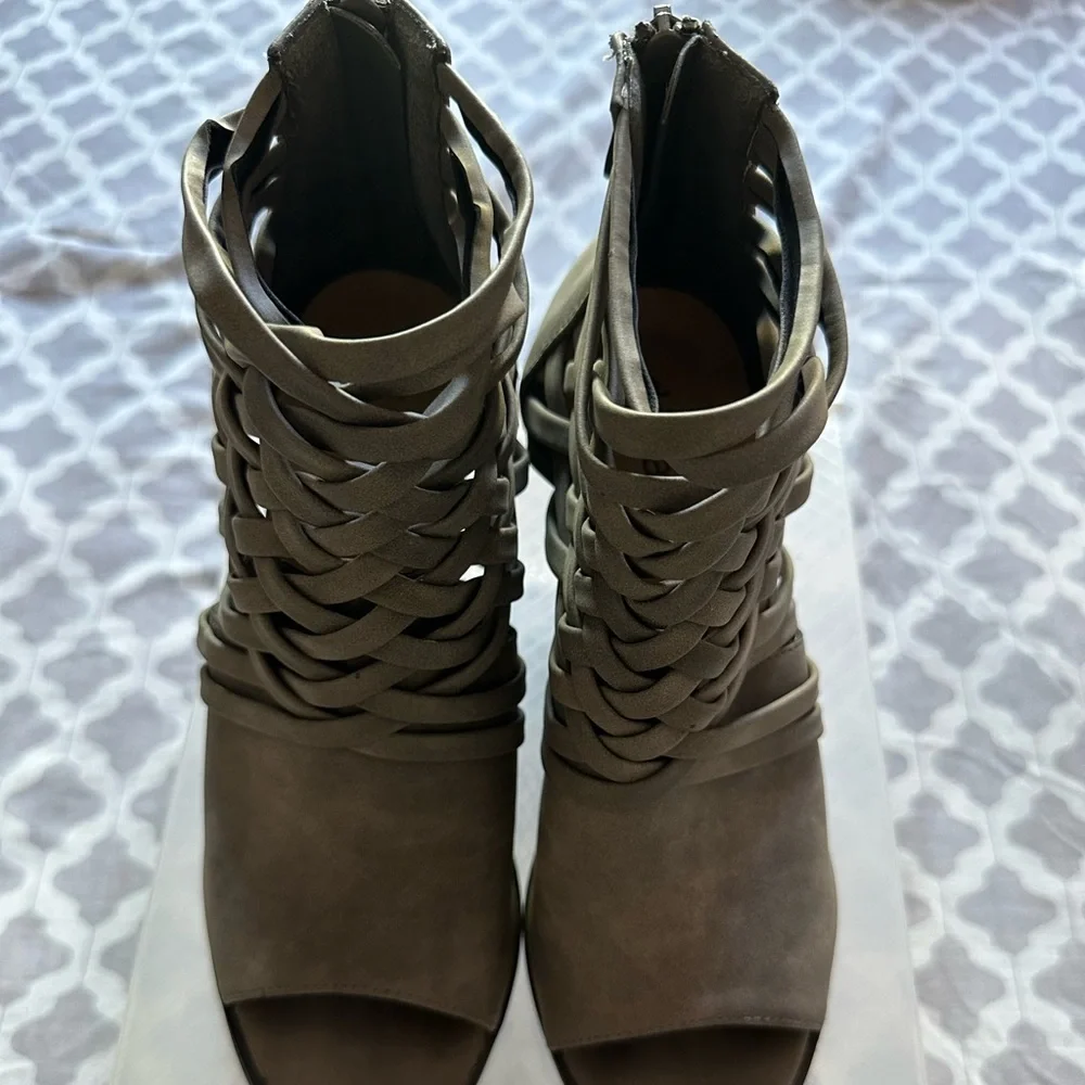 Comfortable block heels - Picture 5 of 5